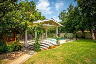 390 S Guenther Ave, New Braunfels, TX 78130 - Photo 35