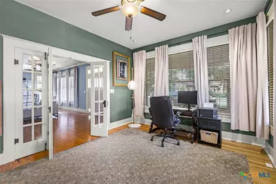 390 S Guenther Avenue, New Braunfels, TX 78130 - Photo 7