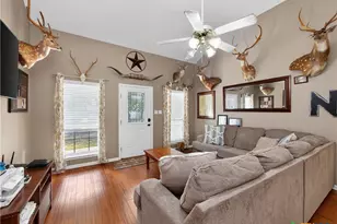 646 Appaloosa Dr, Fischer, TX 78623 - Photo 3