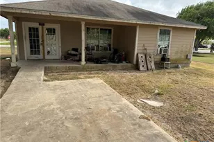 602 W Dallas Ave, Seadrift, TX 77983 - Photo 1