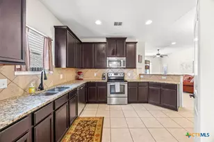 330 Callalily, New Braunfels, TX 78132 - Photo 5