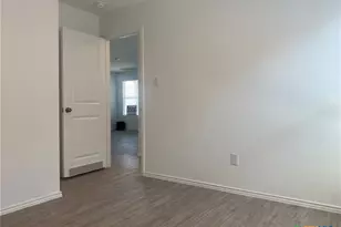 7102 Satellite Wy, San Antonio, TX 78252 - Photo 5