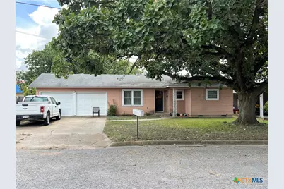 1740 N Hamilton Street, Gonzales, TX 78629 - Photo 1