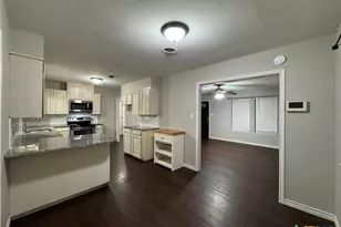 504 E Convent St, Victoria, TX 77901 - Photo 5