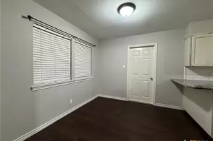 504 E Convent St, Victoria, TX 77901 - Photo 7