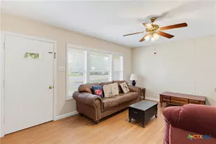 437 Wallace St, Seguin, TX 78155 - Photo 5