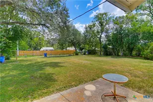 437 Wallace St, Seguin, TX 78155 - Photo 17