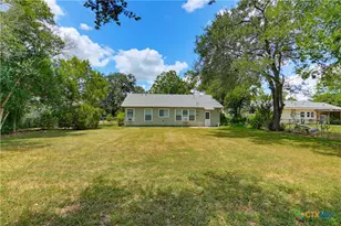 437 Wallace St, Seguin, TX 78155 - Photo 19