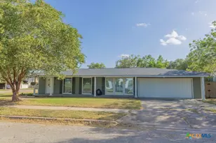 313 3rd St, Cuero, TX 77954 - Photo 1
