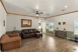 172 Meadow Lake Dr, Seguin, TX 78155 - Photo 5