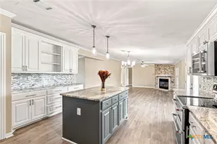 730 Shady Holw Rd, Victoria, TX 77904 - Photo 9