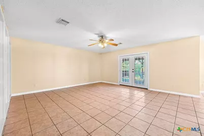 797 Killarney Road, Floresville, TX 78114 - Photo 9