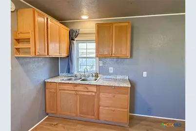 1112 W Houston Avenue, Seadrift, TX 77983 - Photo 5