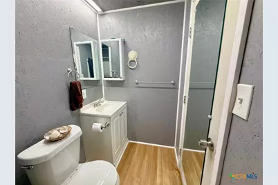 1112 W Houston Avenue, Seadrift, TX 77983 - Photo 7