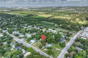 1244 W Bridge St, New Braunfels, TX 78130 - Photo 5