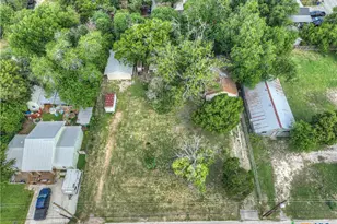 1244 W Bridge St, New Braunfels, TX 78130 - Photo 3