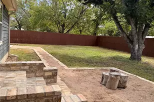 1430 N Hamilton St, Gonzales, TX 78629 - Photo 5