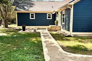 1430 N Hamilton St, Gonzales, TX 78629 - Photo 3