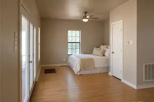 493 W Jahn St, New Braunfels, TX 78130 - Photo 7