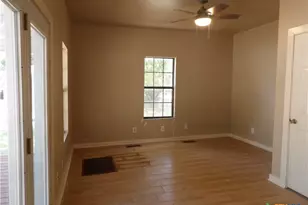 493 W Jahn St, New Braunfels, TX 78130 - Photo 17