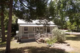 493 W Jahn St, New Braunfels, TX 78130 - Photo 1