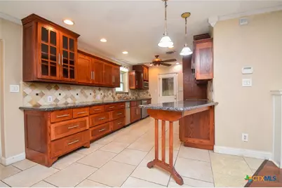 201 Canterbury Lane, Victoria, TX 77904 - Photo 5