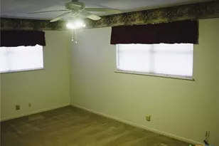 406 Sherwood Dr, Victoria, TX 77901 - Photo 9