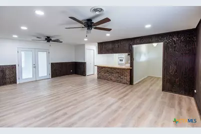 201 Oak Lane, Cuero, TX 77954 - Photo 11