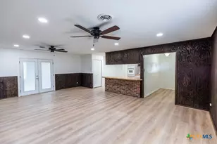 201 Oak Ln, Cuero, TX 77954 - Photo 11