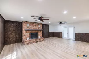 201 Oak Ln, Cuero, TX 77954 - Photo 13