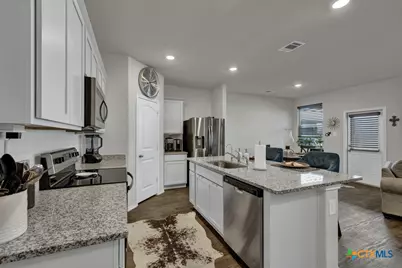 437 Signe, Seguin, TX 78155 - Photo 7