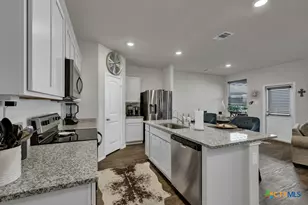437 Signe, Seguin, TX 78155 - Photo 7