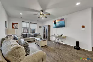 437 Signe, Seguin, TX 78155 - Photo 9