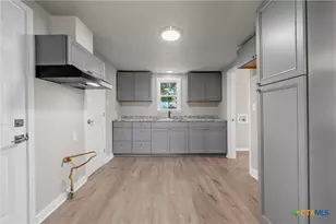 1803 N Fannin Ave, Cameron, TX 76520 - Photo 11
