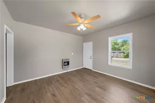 1803 N Fannin Ave, Cameron, TX 76520 - Photo 5