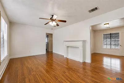 810 N 8th Street, Temple, TX 76501 - Photo 5