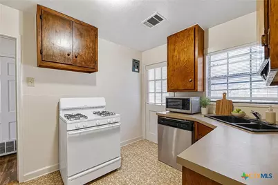 810 N 8th Street, Temple, TX 76501 - Photo 17