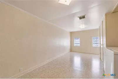 810 N 8th Street, Temple, TX 76501 - Photo 11