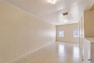 810 N 8th St, Temple, TX 76501 - Photo 11
