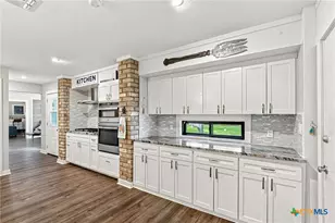 413 Salisbury Ln, Victoria, TX 77904 - Photo 5