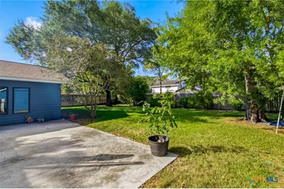 413 Salisbury Lane, Victoria, TX 77904 - Photo 31