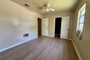 914 Kleine St, Gonzales, TX 78629 - Photo 9