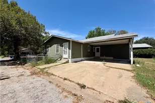914 Kleine St, Gonzales, TX 78629 - Photo 13