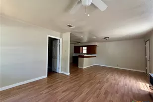 914 Kleine St, Gonzales, TX 78629 - Photo 3