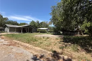 914 Kleine St, Gonzales, TX 78629 - Photo 15