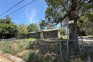 914 Kleine St, Gonzales, TX 78629 - Photo 1