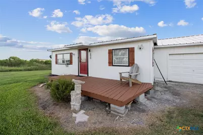 890 N Quailrun Avenue, Port Lavaca, TX 77979 - Photo 13
