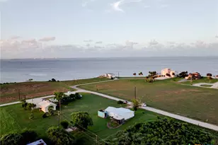 890 N Quailrun Ave, Port Lavaca, TX 77979 - Photo 1