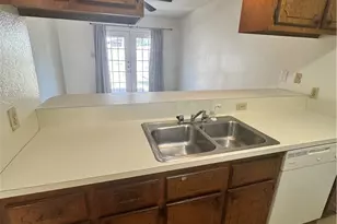 201 Versailles St, Victoria, TX 77904 - Photo 5