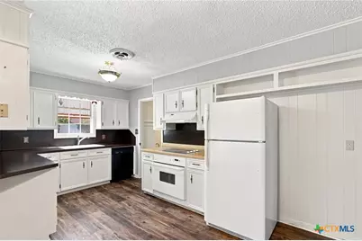 108 Castleway Street, Victoria, TX 77904 - Photo 11
